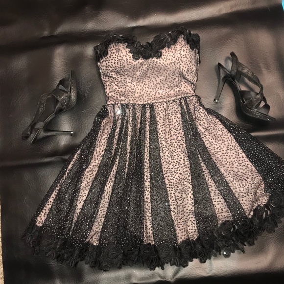 SOLD-Prom or Formal Strapless Black lace Dress Jr Sz 9 - Picture 2 of 8